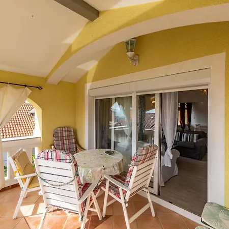 2 Bedroom Awesome Apartment In Zadar 公寓 扎达尔