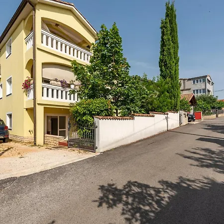 2 Bedroom Awesome Apartment In Zadar *