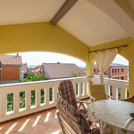 2 Bedroom Awesome Apartment In Zadar 公寓 扎达尔