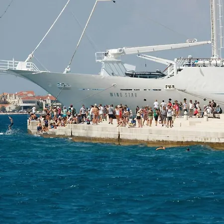 2 Bedroom Gorgeous In Lägenhet