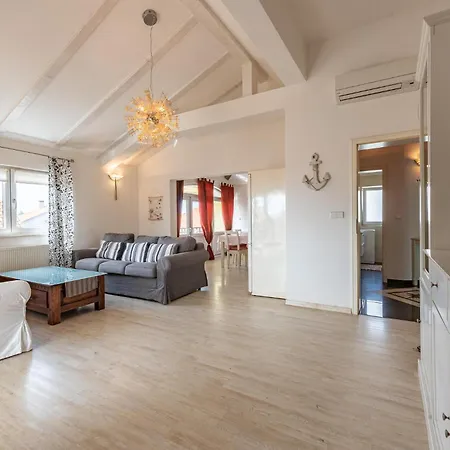 2 Bedroom Awesome Apartment In Zadar Apartmán