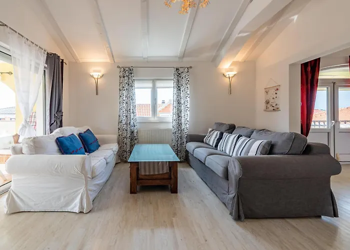 2 Bedroom Gorgeous In *