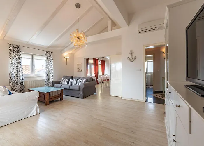 2 Bedroom Gorgeous In Apartamento