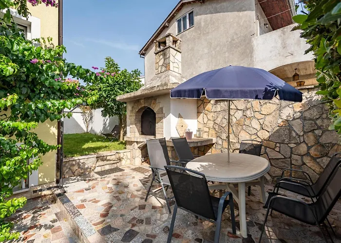 2 Bedroom Gorgeous In Apartamento Zadar