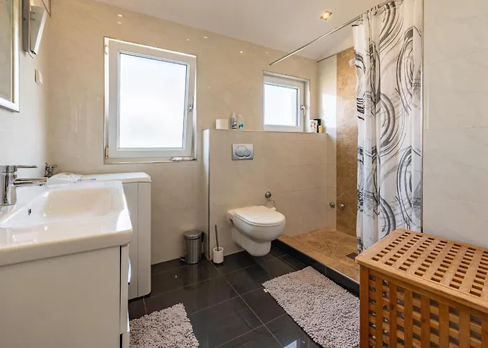 2 Bedroom Gorgeous In *